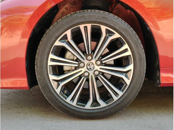 Car image 10