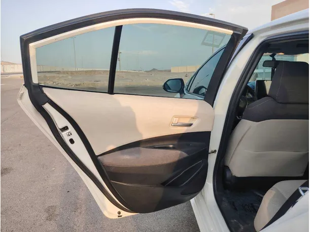Car image 14