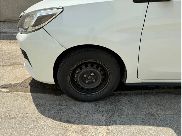 Car image 8