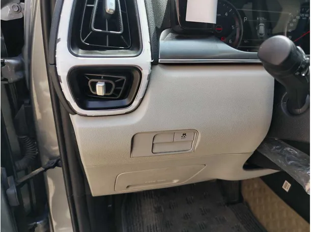 Car image 35