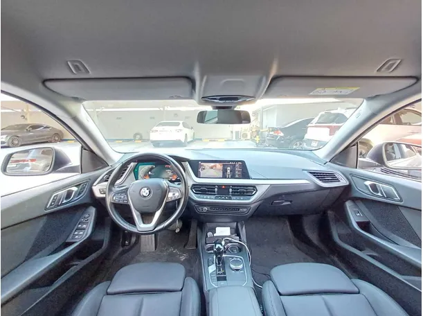 Car image 17