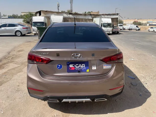 Car image 6