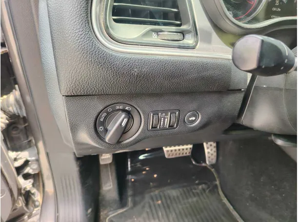 Car image 32