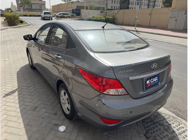 Car image 7