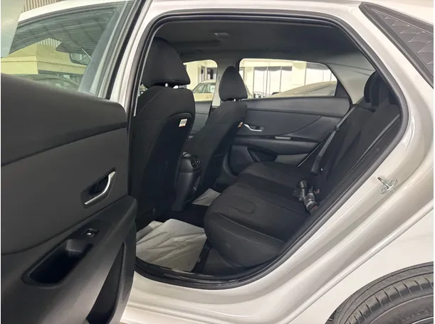 Car image 17