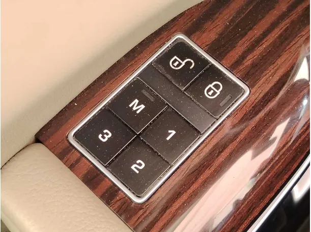 Car image 32