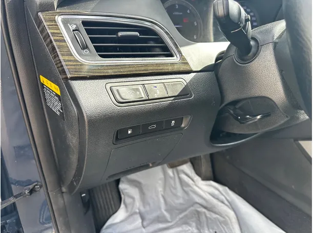 Car image 27