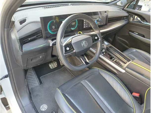 Car image 11