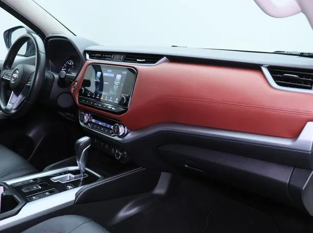 Car image 10