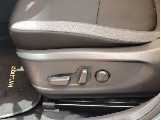 Car image 32