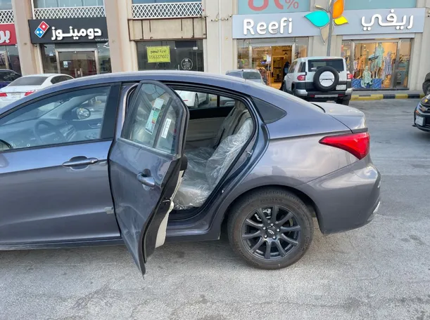 Car image 15