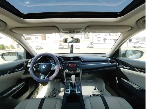 Car image 17