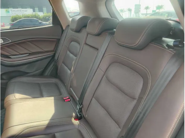 Car image 17