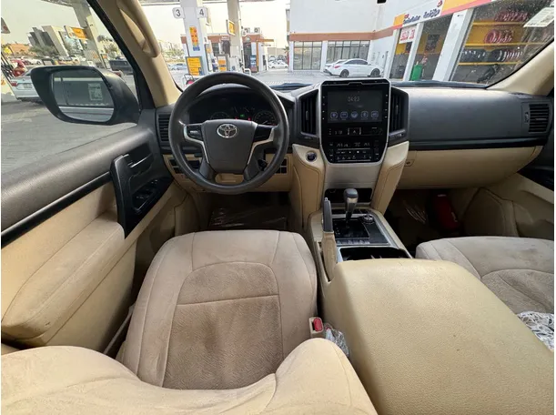 Car image 16