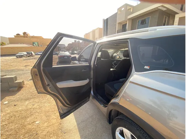 Car image 12