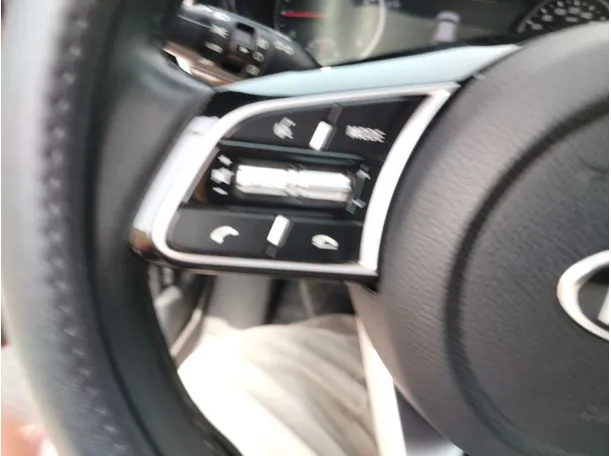 Car image 32