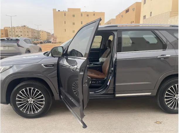 Car image 13