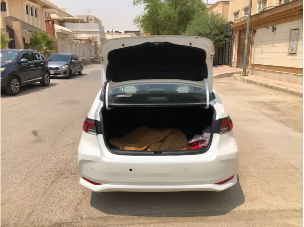 Car image 17