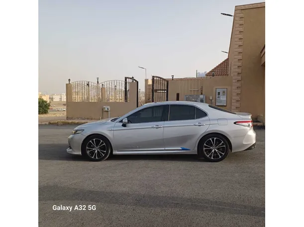 Car image 8