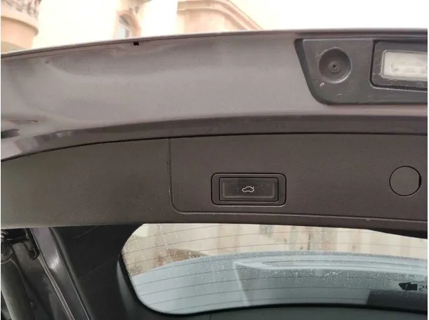 Car image 29
