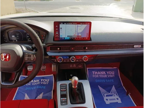 Car image 17