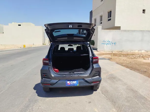 Car image 24