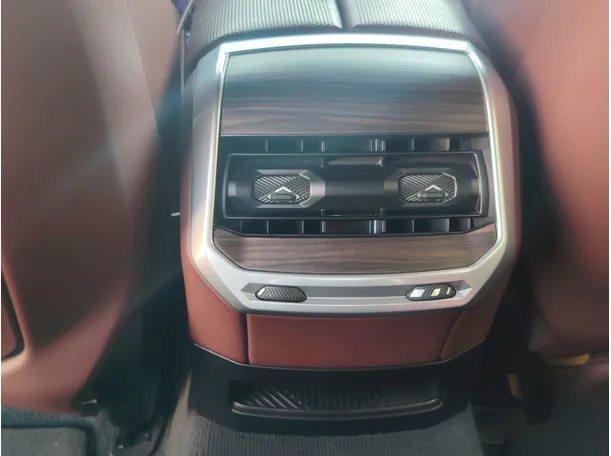 Car image 29