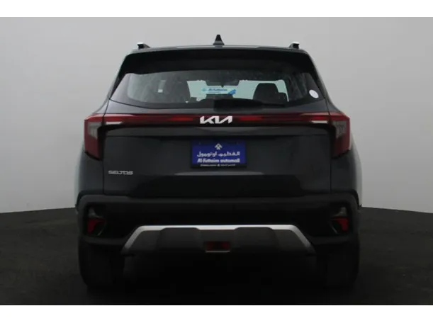 Car image 12