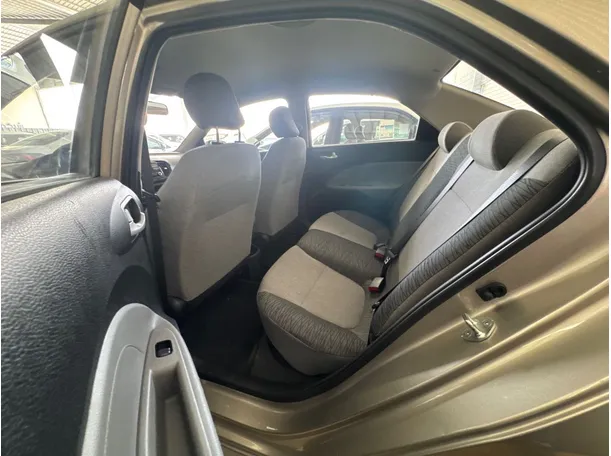 Car image 15
