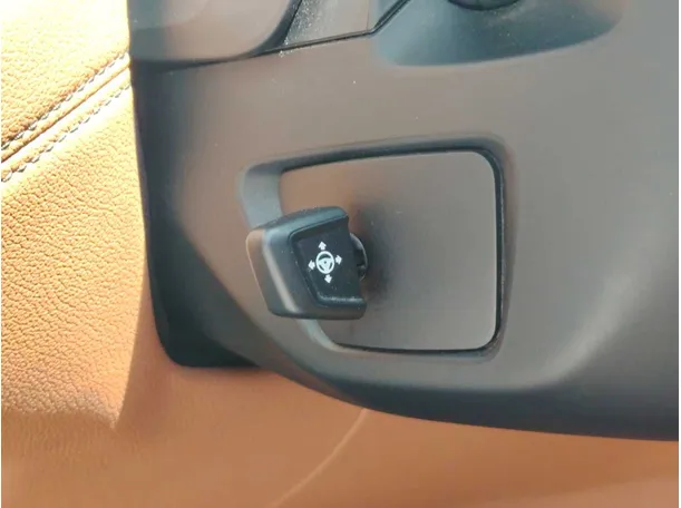 Car image 32