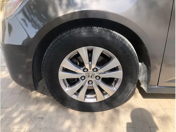Car image 10