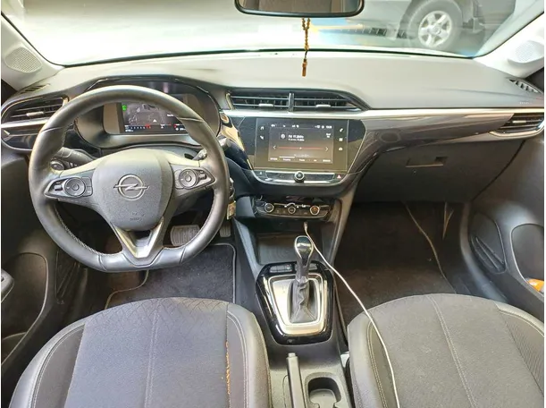 Car image 15