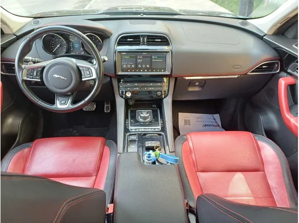 Car image 16