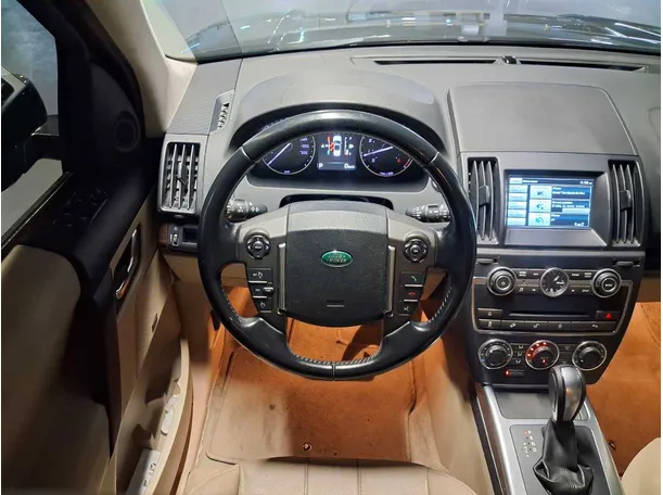 Car image 18