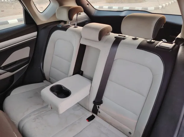 Car image 16