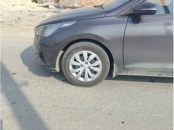 Car image 9