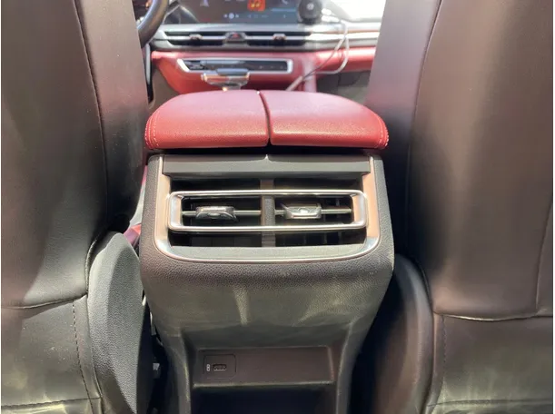 Car image 26