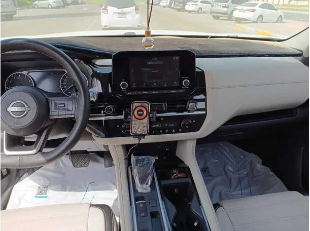 Car image 15