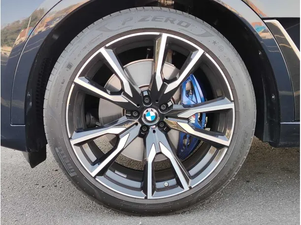 Car image 10