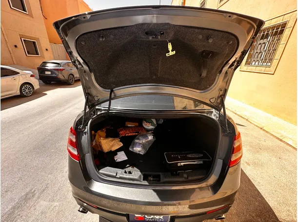 Car image 20