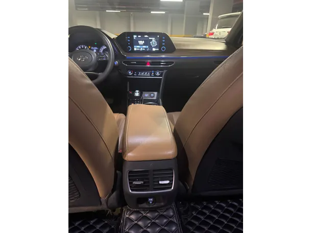 Car image 20