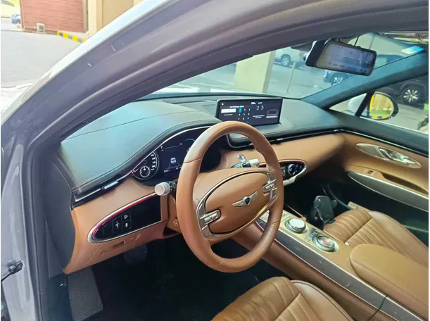 Car image 14