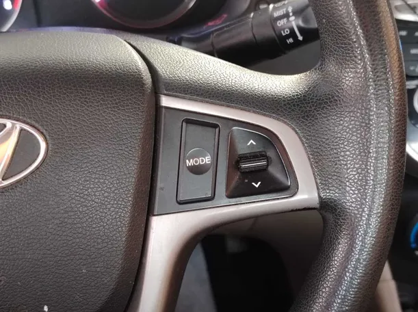 Car image 25