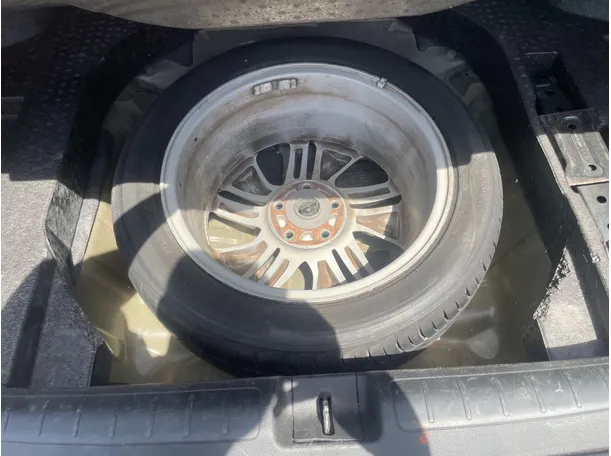 Car image 24