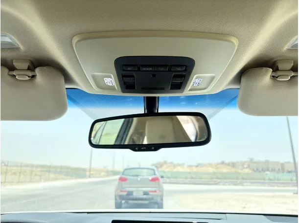 Car image 27