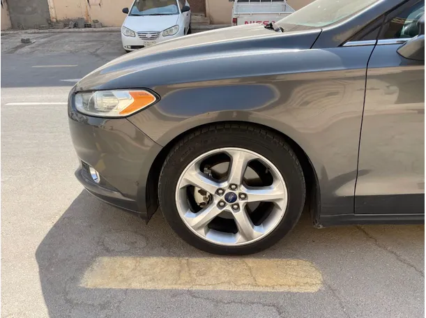 Car image 9