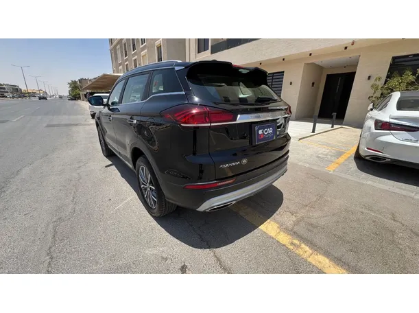 Car image 7