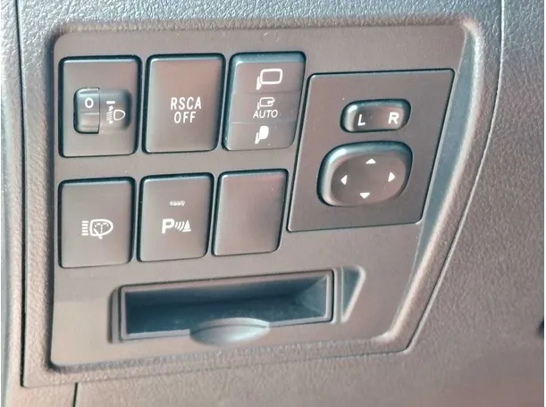 Car image 34