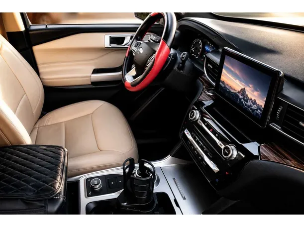 Car image 18
