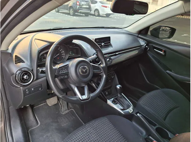 Car image 11